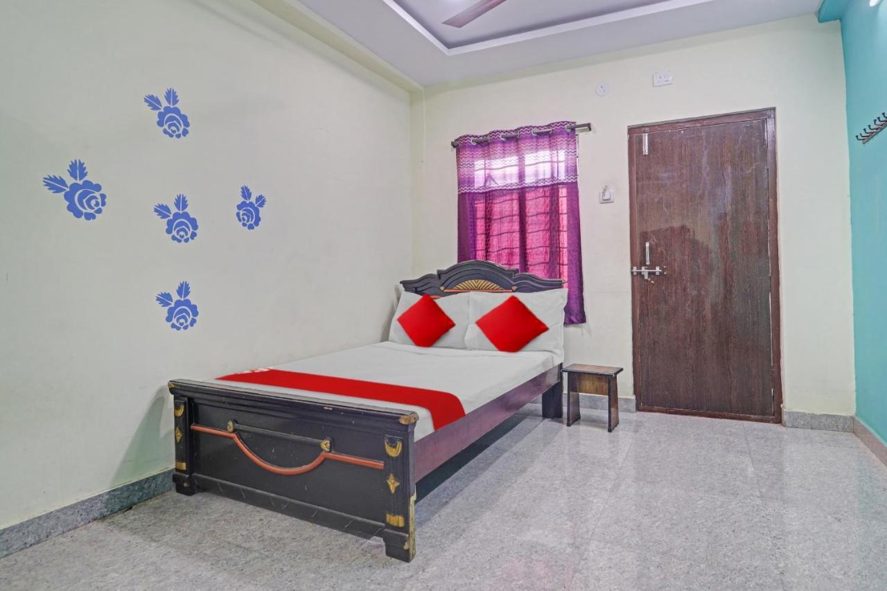 Hotel Oyo Flagship 81051 Sri Sai Manikanta Hyderabad Exterior foto