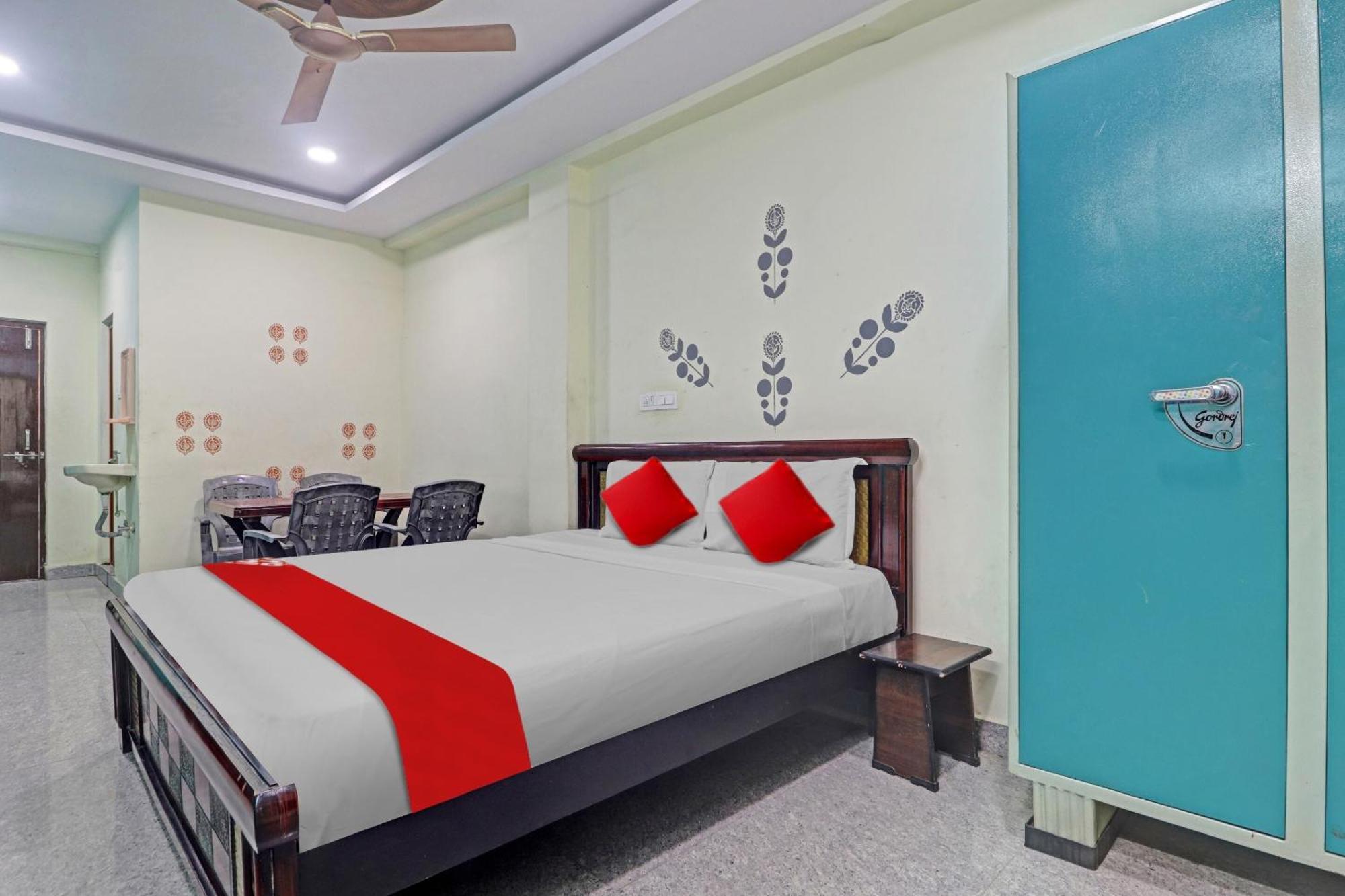 Hotel Oyo Flagship 81051 Sri Sai Manikanta Hyderabad Exterior foto